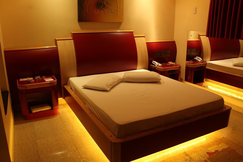 Xenon (adults Only) 2*
